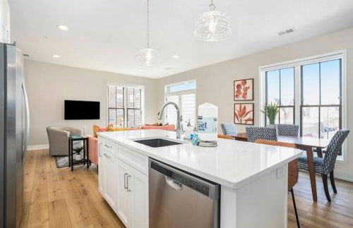 New Beautiful 8th Street Condo with 2 Balconies George 203 - Photo 2