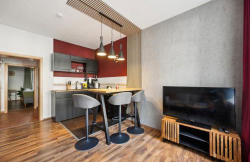 Gemütliches Apartment - hochwertiges Boxspringbett, privater Parkplatz, Terrasse, komplette Küche, WLAN, 40 Zoll HD TV - Foto 10