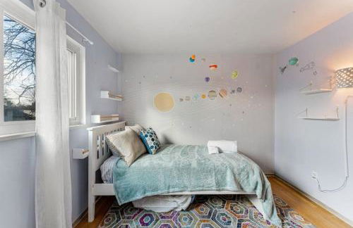 Spacious and Comfy Close to Everything Backyard - Foto 25