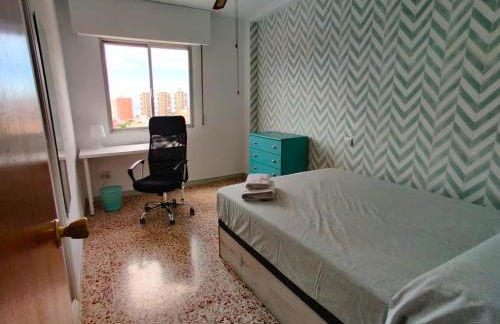 Piso cerca Playa con 2 duchas y 5 Aires Acondicionados - Foto 4