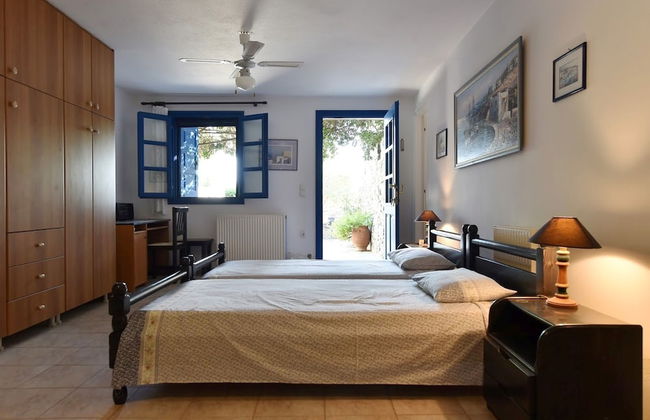 Sophia Villa Paros - Beachfront Villa at Lolantonis - Photo 9