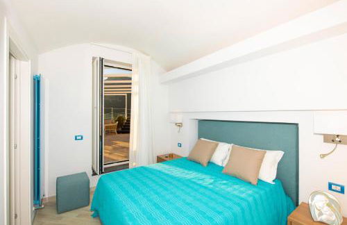 VILLA LA TAGLIATA spectacular jacuzzi tub amazing view and private parking garage - Photo 33