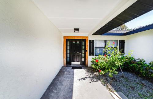 New 6min to 3 Sister Springs, Spacious, Fun with Game Room - Foto 43