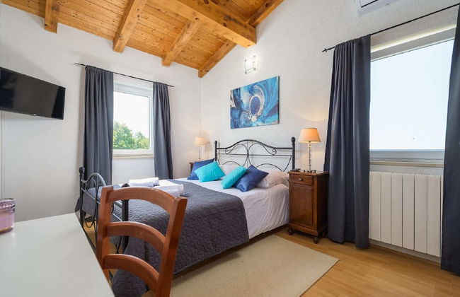 Charming Holiday Home With Pool and sea View - Foto 3