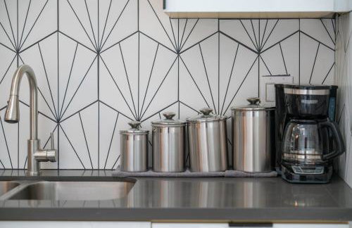 Marbella Lane - Serene and Pristine 2BR Home - Foto 24