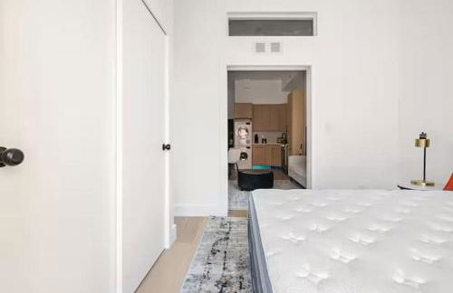 19-4I Stylish 1BR in the Heart of the East Village - Foto 16