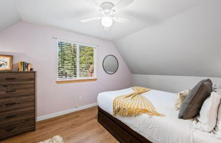 Sweet Pine Deck + Hot Tub, Cozy Modern Interior Close to Ski Resort! - Foto 67