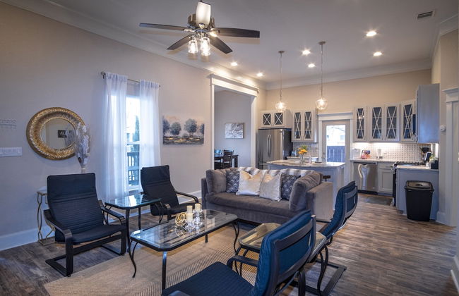 Brand NEW Large Impressive House Near Downtown! - Photo 21