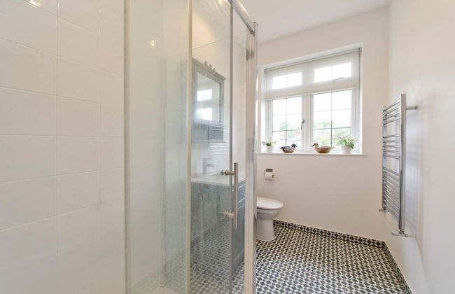 Spacious 7 Bedroom Family Home Barnes - Foto 24