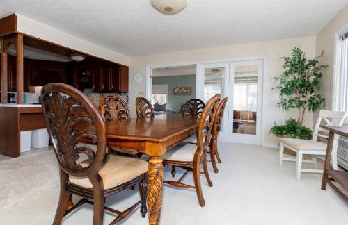 4 Bedroom Lakefront Home with Private Beach on Cedar Point Chaussee - Photo 10