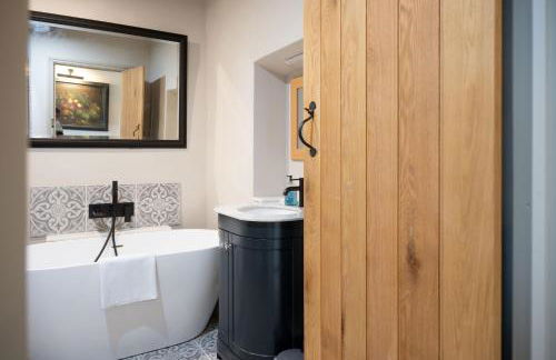 Knyvetts sleeps 6, 3 double beds, pretty garden - Foto 25