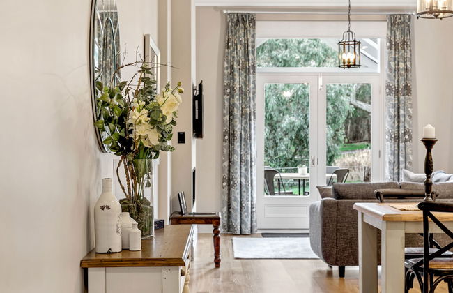 Grandview Accommodation - The Elm Tree Apartments - Photo 5