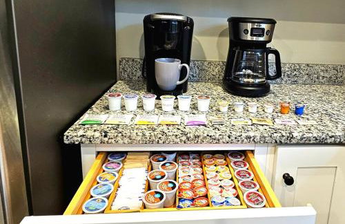 4 BR - King beds - perfect for HPU, Furniture Market, Greensboro, Winston - Photo 19