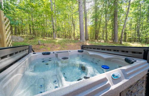 ADK Cabin with Hot Tub, Near Whiteface, Lake Placid, Fire Pit, Game Rm - Foto 2