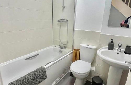 Rare find House with Parking minutes to Canterbury city center - Foto 6