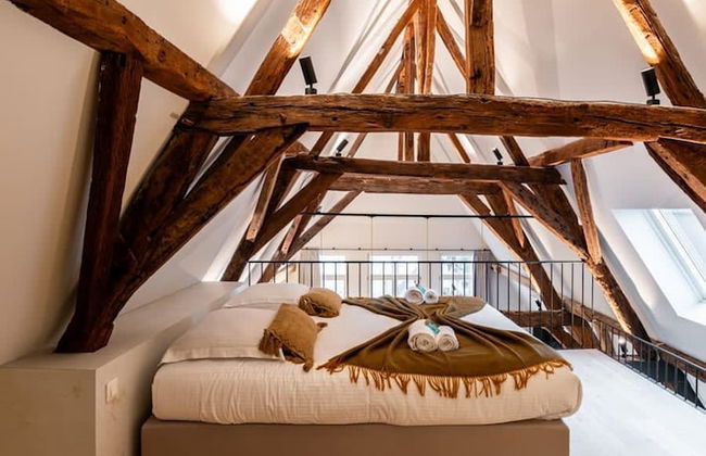 City-view Loft With Wooden Beams and Mezzanine - Foto 25