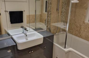 Entire Thatched Cottage - Photo 2