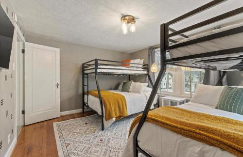 5 Mins to UND - Cozy 4BD with BBQ & Pool Table - Foto 35