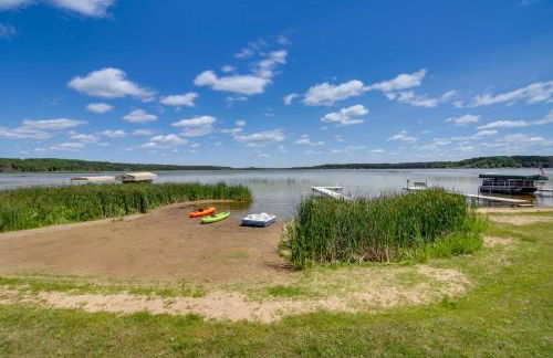 Lakefront Motley Cabin with Private Deck and Dock! - Foto 23