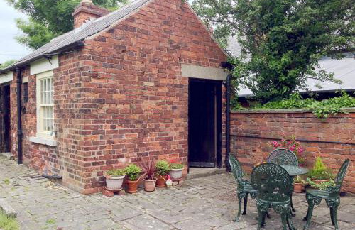 Jug And Glass Cottage - Photo 9