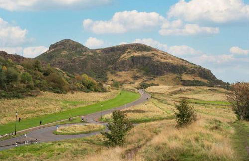 Stylish One Bedroom Apartment - Photo 16