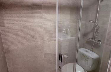 Apartamento Céntrico , Cómodo, Tranquilo y con WiFi - Foto 16