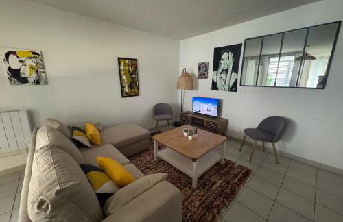 Appart Lumineux 2ch proche Près d'Arènes avec wifi tv et patio - Foto 2