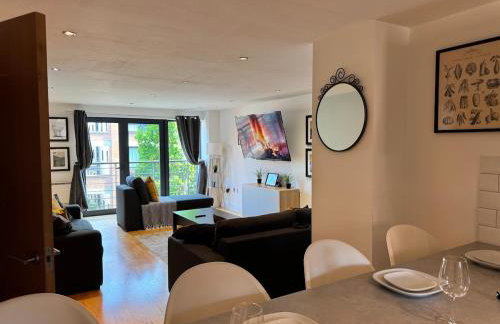 Balcony Free Parking Huge TV City Centre Apt - Foto 8