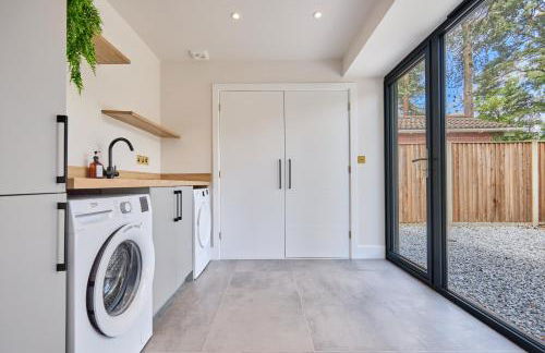 Arden House - Luxury Home with Hot Tub - Games Room - Fire Pit - Photo 29