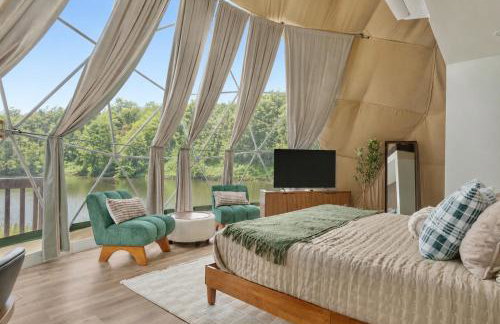 Luna Dome - Lakefront with Hot Tub, Wi-Fi, Sleeps 4 - Photo 3