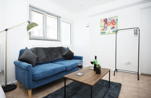Comfortable Studio Apartment By N And N Stays Ltd, Peaceful Area Close to Cardiff Bay and Access Training Centre, Private Parking and Fast Wifi - Foto 1