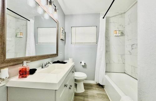 Game Night Ready Lakeland Stay Near Colleges - Foto 9