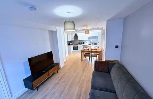 New 3 Bedroom Apartment Next to Station - Foto 21