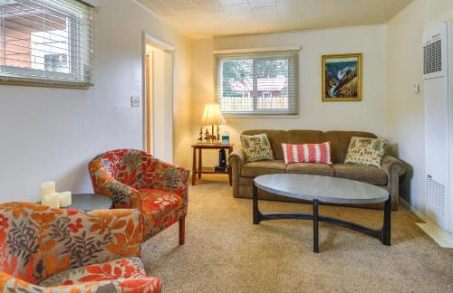 Quaint Cody Cottage with Grill Walk to Downtown! - Foto 2