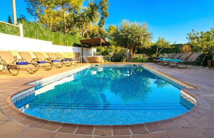 Villa Lluna Sitges 15 minutes drive from Sitges Swimming pool XXL 16 people - Foto 1