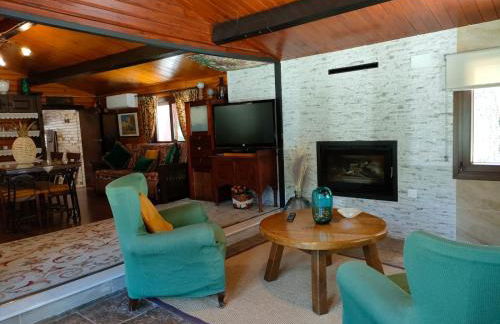 CABAÑA DE MADERA JUNTO AL LAGO LAS JARAS - Foto 8