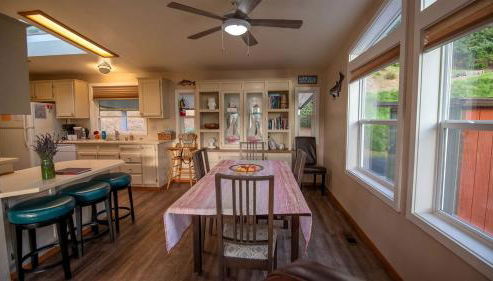 Cozy Waterfront Cottage with Hot Tub in Lakeside, Oregon - Foto 3