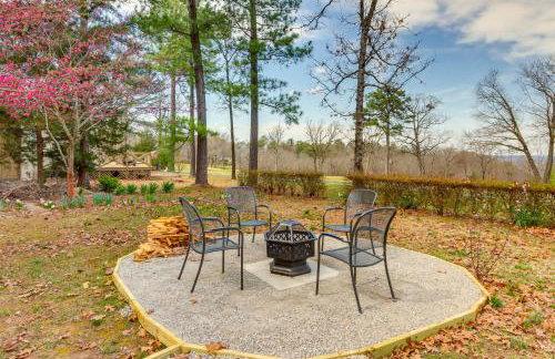 Hot Tub + Deck: 'Holiday Island Fairway Estate’ - Foto 33