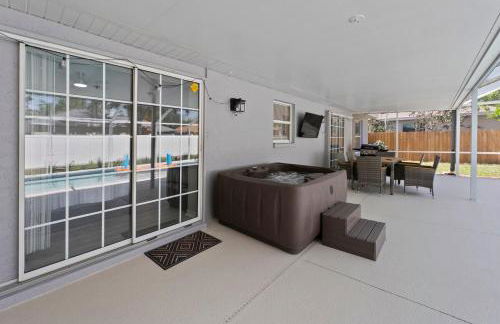 Relaxing 3BR Heated Pool & Hot Tub Retreat - Foto 39