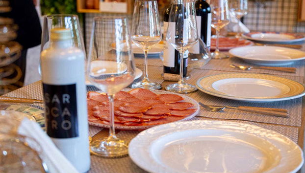 Degustación de embutidos en Lisardo Castro