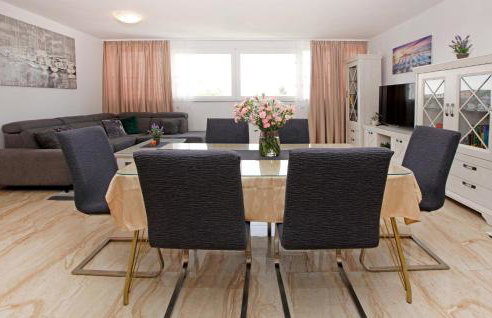 Modern 2-Bed Apt, Late check in available - Photo 45