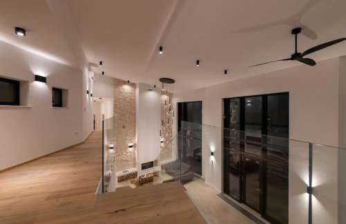 Luksuzna moderna vila sa panoramskim pogledom - Foto 23