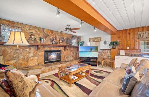 Family Pool Home • Sleeps 8 - Foto 28