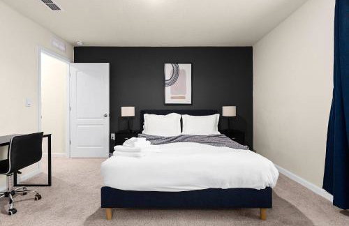 Elegant & Upscale 2BR Townhome. - Foto 15