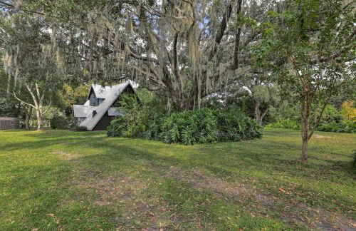 Chic A-Frame Escape with Fire Pit - Private Property - Foto 26