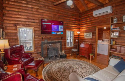 Mountain Top Cabin! Hot tub, Fireplace, Dog Friendly - Photo 8