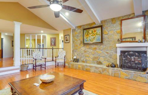 Spacious Lakefront Apt with Deck in Fayetteville! - Foto 6