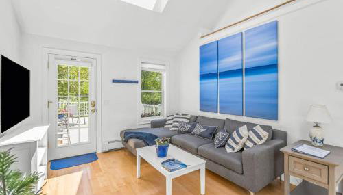 Bright and Cozy with Patio Grill and near the Beach and Golf - Photo 2