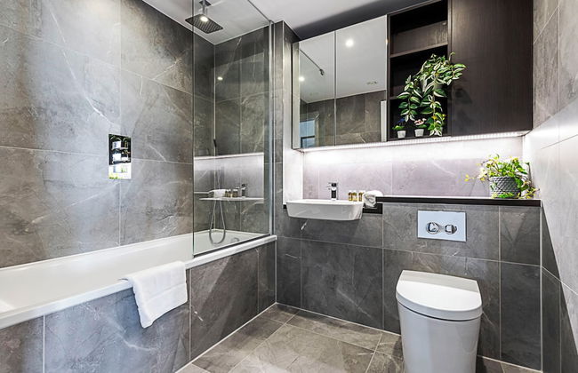 Chic and Sleek Sky-high Apartment - Foto 16