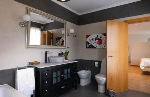 Villa en Valencia, piscina privada y metro 500m - Foto 9